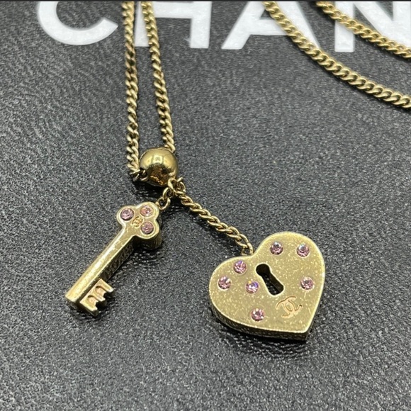Chanel Vintage Rare Lock/key Necklace - Picture 3 of 7